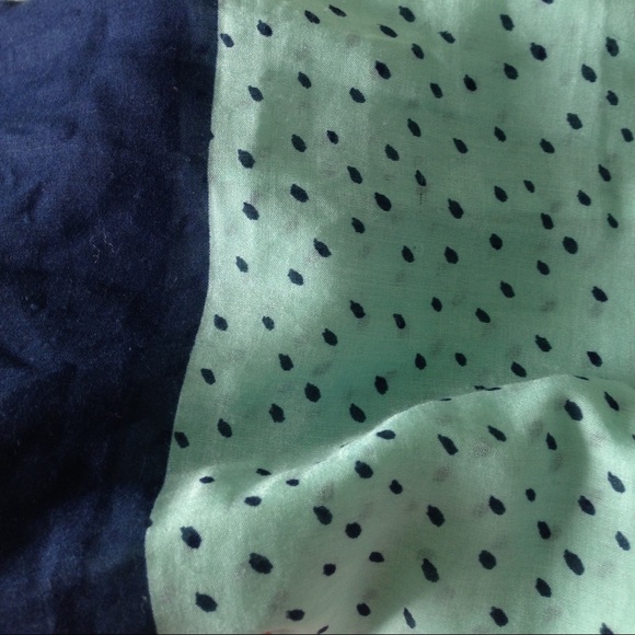 Two scarfs - Picture 3 of 3